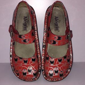Alegria red owl clogs! 👞